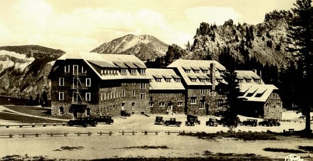 Crater Lake Lodge in the late 1920s